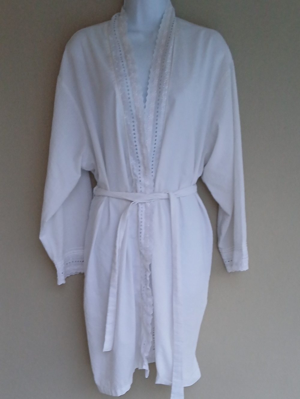 Eileen West White Seersucker Lace Robe Ribbon Large